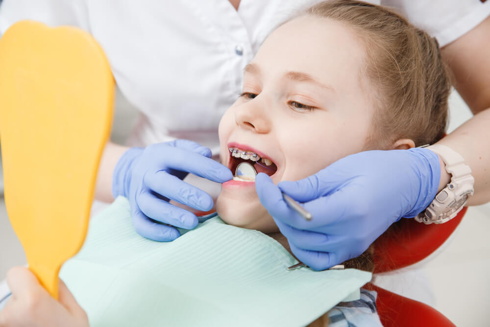 dental-check-up-during-pediatric-dentist-first-visit