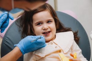 a toddler with a lip-tie seeing a dentist 